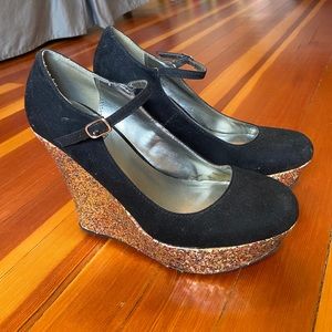 G by Guess 7M Black/ glitter wedges w/ ankle strap